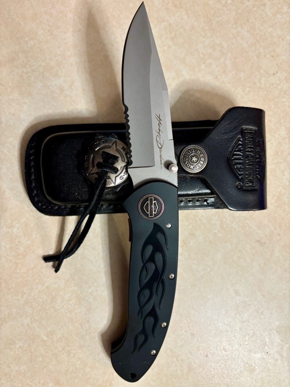 Harley Davidson, flaming legend Cryo edge knife from 2001 with leather sheath - Picture 2 of 15